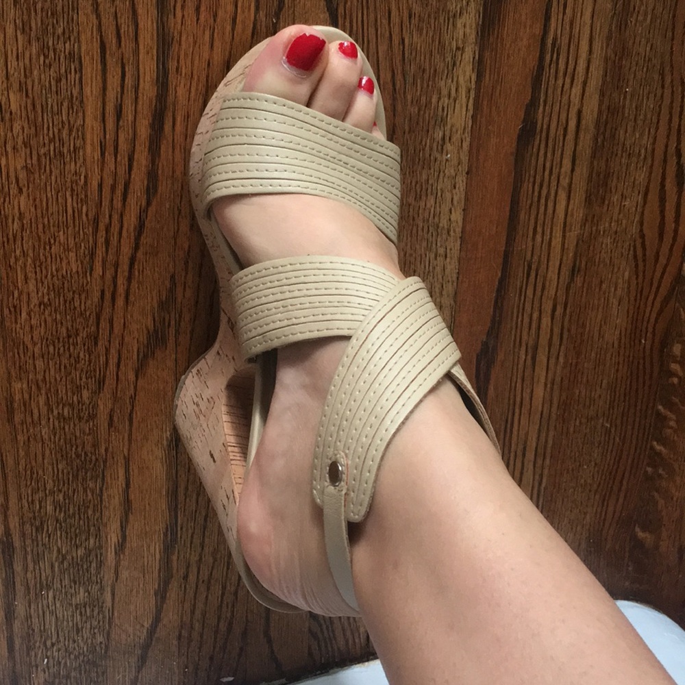 FERGIE MUDE WEDGES IN GREAT CONDITION